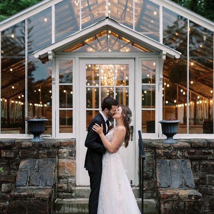 It is SO good to be back at it and what beautiful couple!

Photo pc&bull; @daniellejnorton.photo 
Hair&bull; michellesmoker_hmua
Makeup&bull; michellesmoker_hmua

#bristleandprimweddings #717salons #bridalhair #oribehair