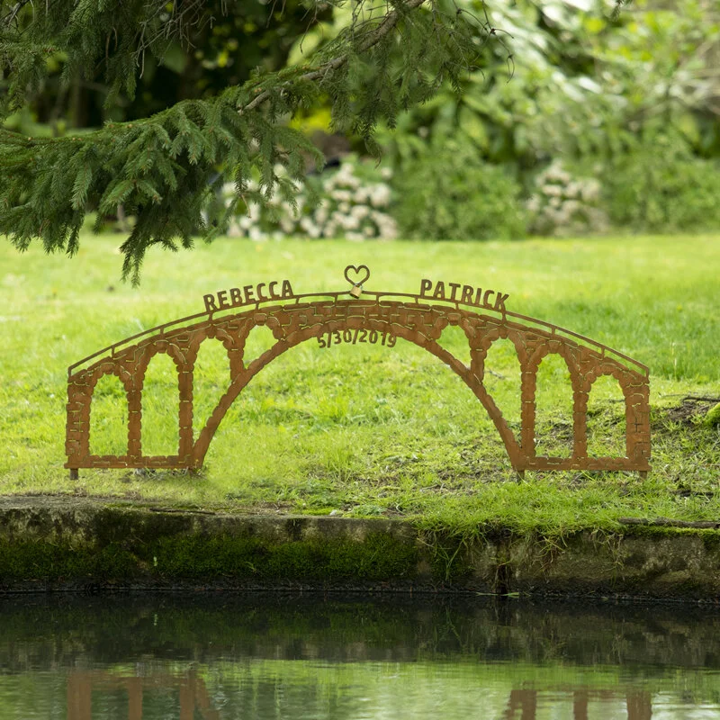 53673_LoveLockBridgeSculptureEnviro.jpg