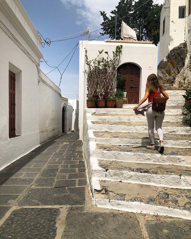 Stairway to my own personal heaven. 🇬🇷Lindos, Greece 🇬🇷
.
.
.
.
.
.
.
.
.
.
.
.
.
#travel #travelgram #instatravel #greece #wanderlust #lindos #rhodes #rodos #grecia #oldcity #travelholic #viajar #happy #travelblogger #travelcommunity #smile #arg