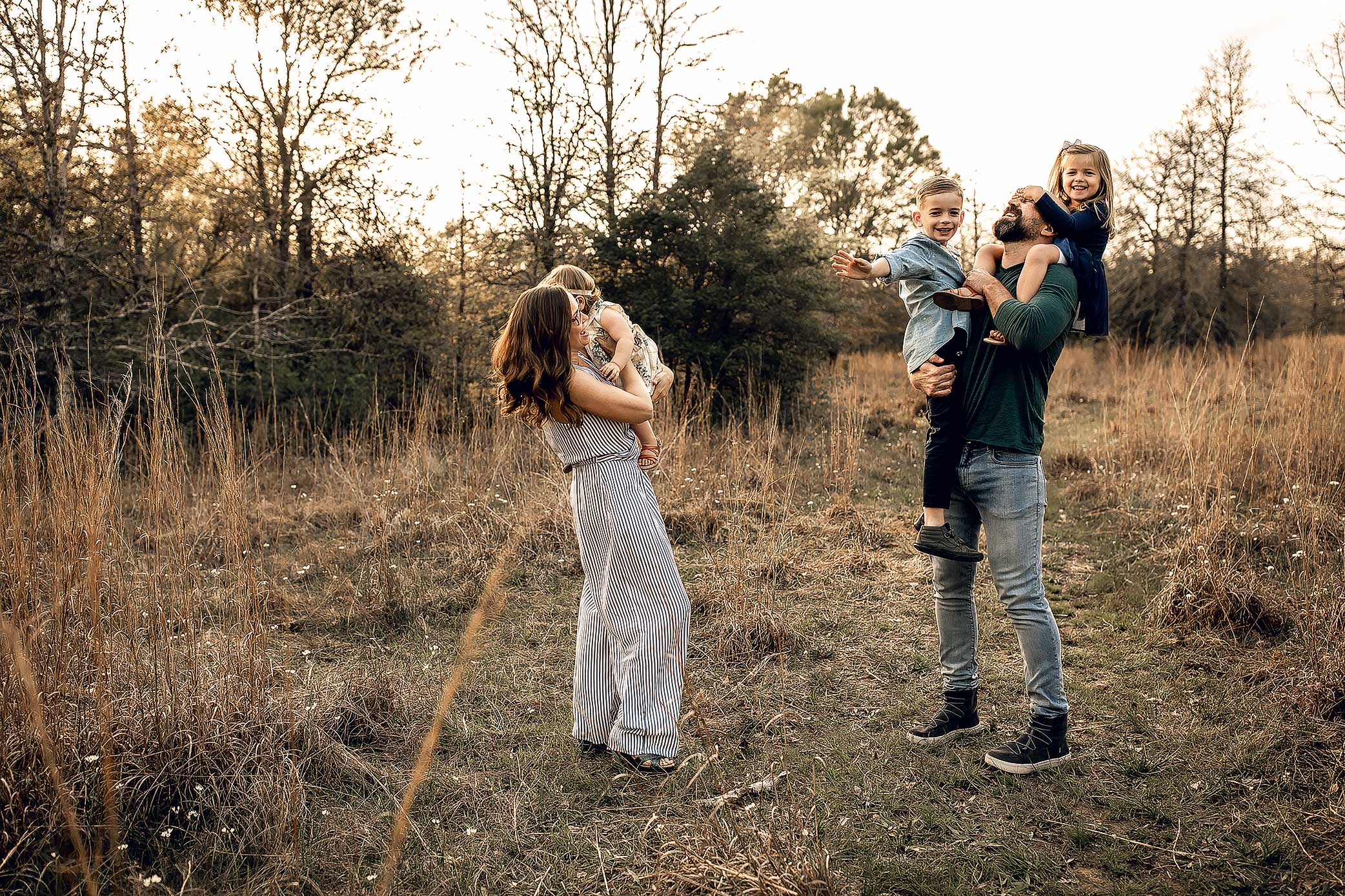 shelby-schiller-photography-lifestyle-family-session-with-3-kids-spring-2019-green-blue-yellow-college-station-2.jpg