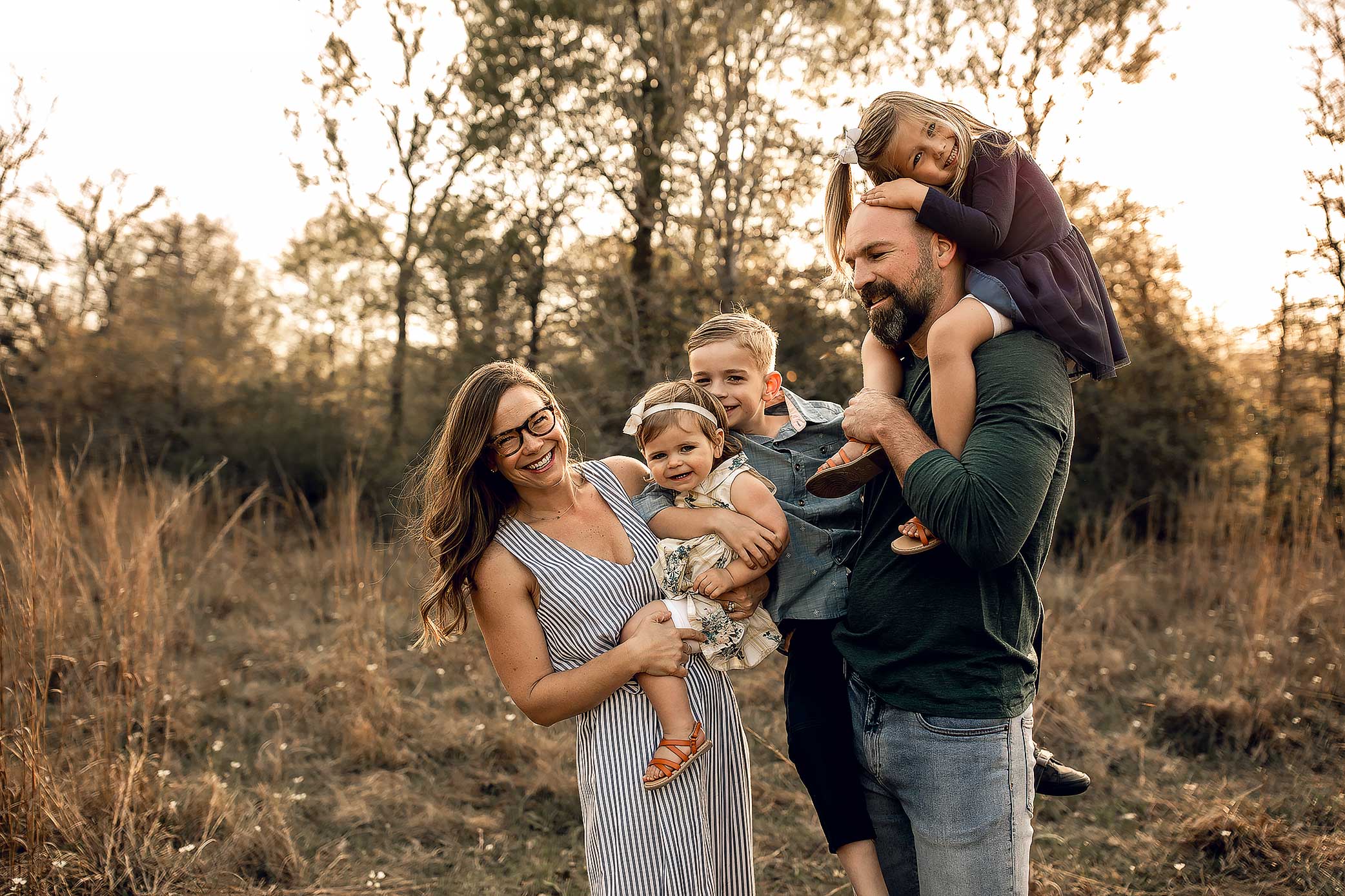 shelby-schiller-photography-lifestyle-family-session-with-3-kids-spring-2019-green-blue-yellow-college-station-3.jpg