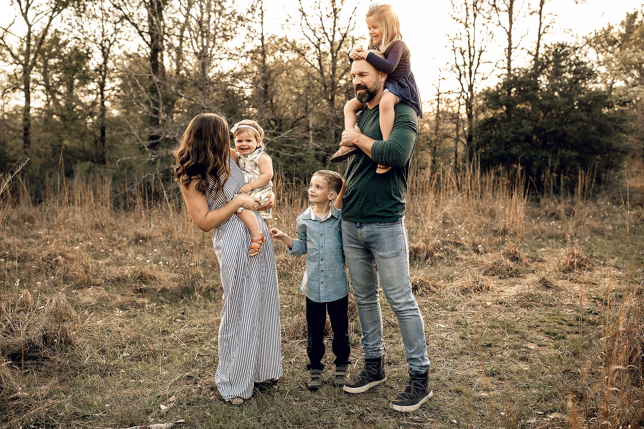 shelby-schiller-photography-lifestyle-family-session-with-3-kids-spring-2019-green-blue-yellow-college-station-1.jpg