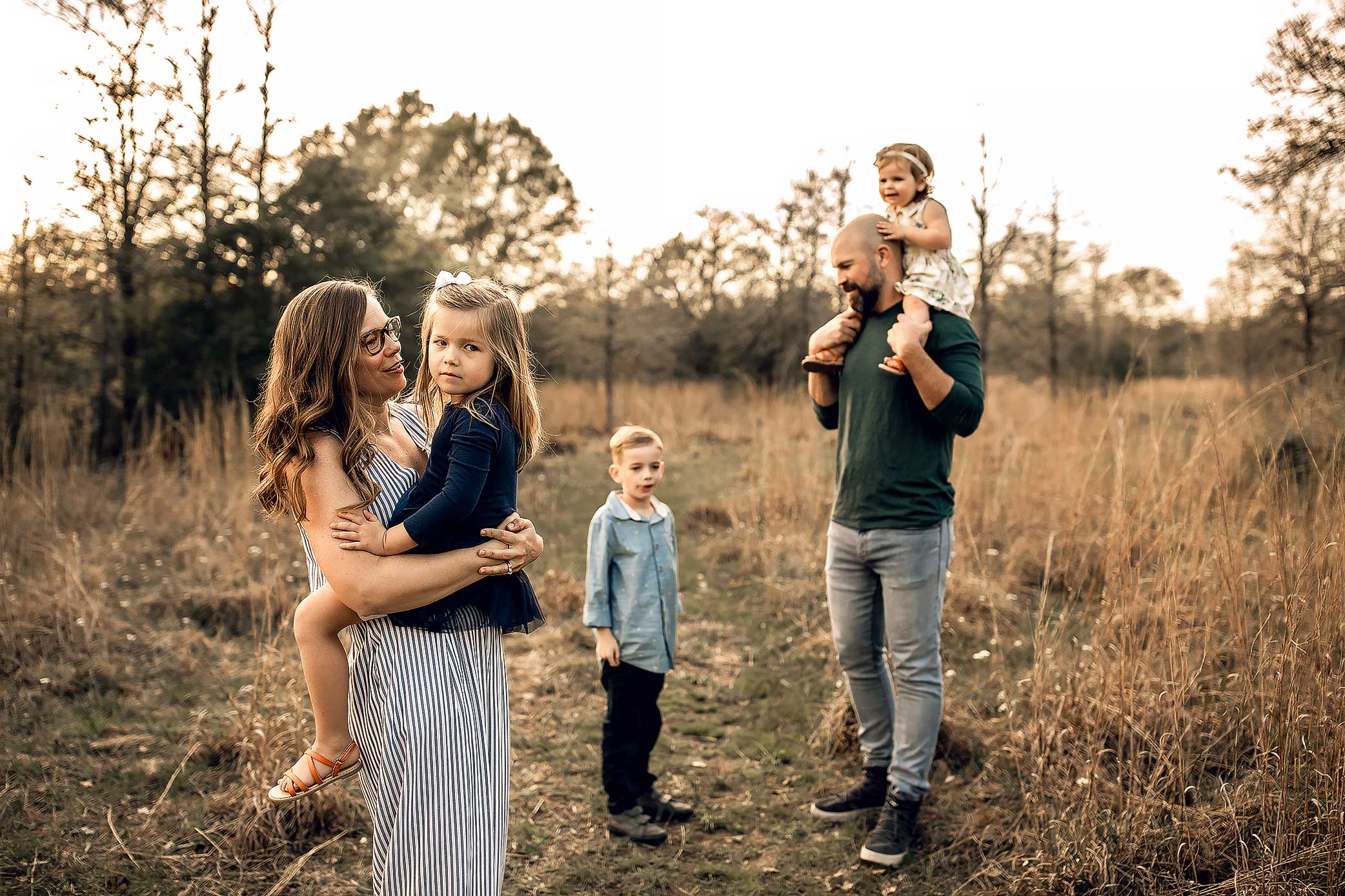 shelby-schiller-photography-lifestyle-family-session-with-3-kids-spring-2019-green-blue-yellow-college-station-8.jpg
