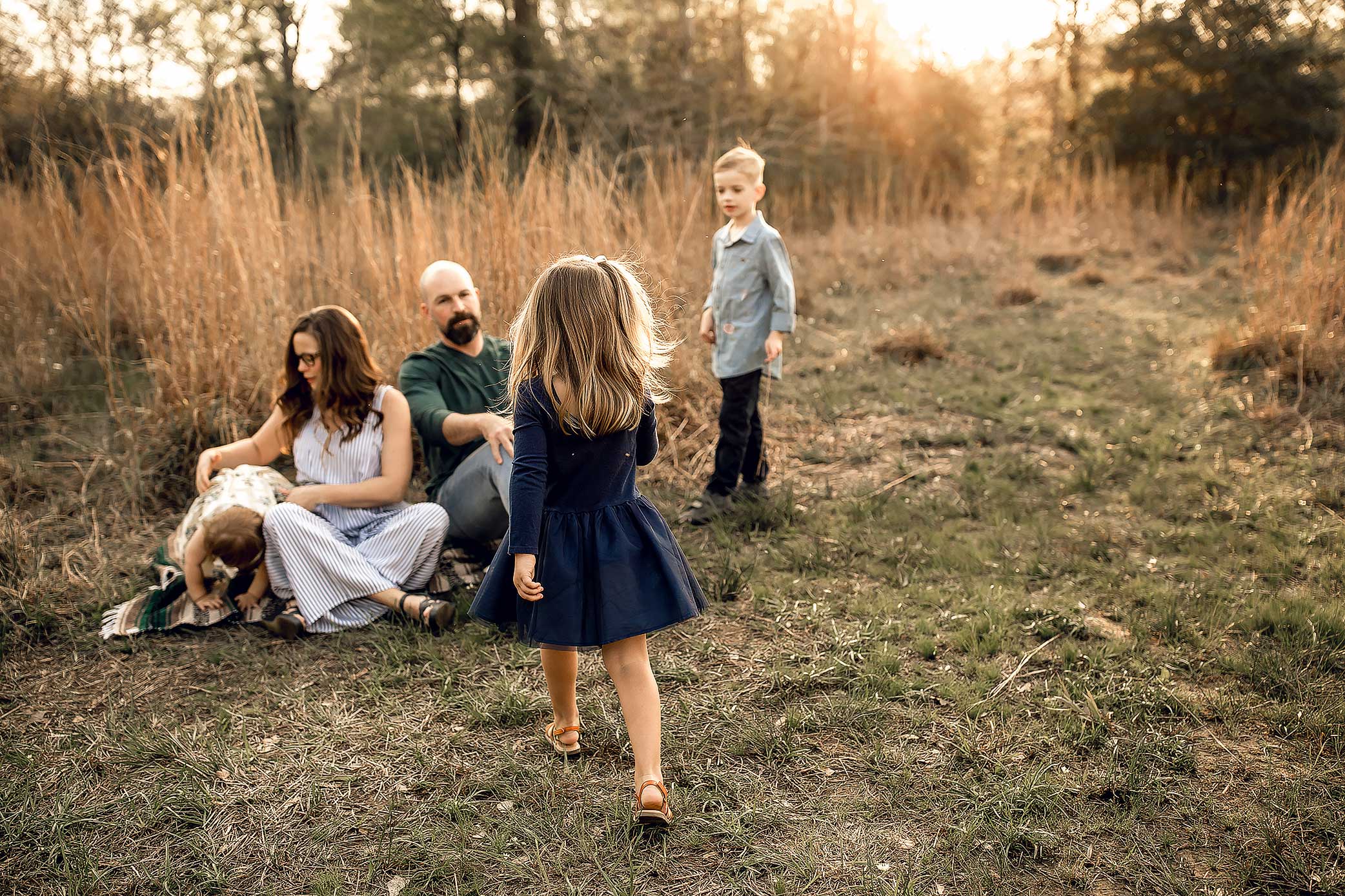 shelby-schiller-photography-lifestyle-family-session-with-3-kids-spring-2019-green-blue-yellow-college-station-28.jpg