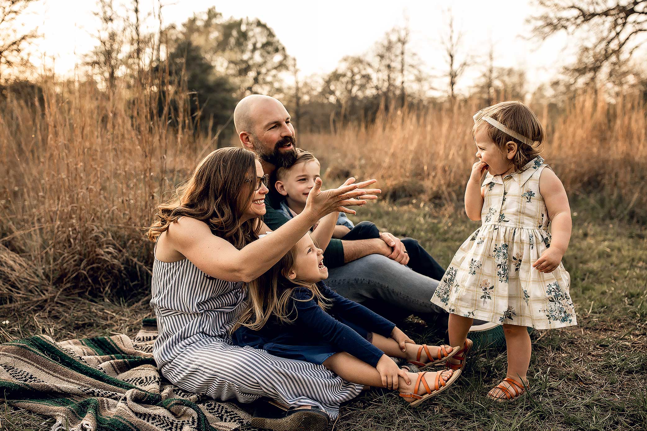 shelby-schiller-photography-lifestyle-family-session-with-3-kids-spring-2019-green-blue-yellow-college-station-34.jpg