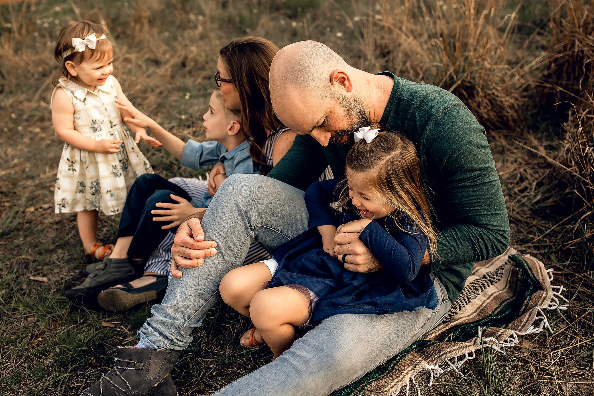 shelby-schiller-photography-lifestyle-family-session-with-3-kids-spring-2019-green-blue-yellow-college-station-36.jpg