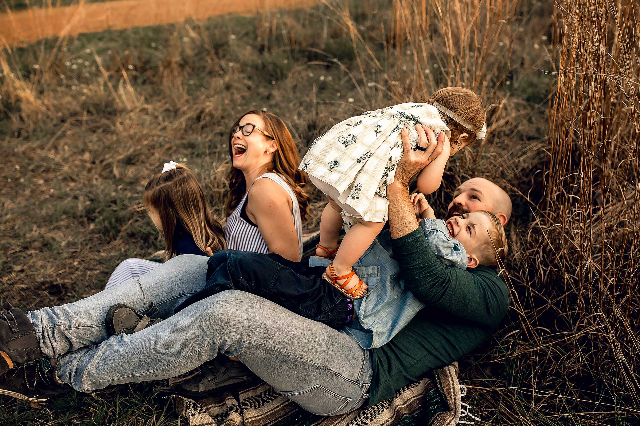 shelby-schiller-photography-lifestyle-family-session-with-3-kids-spring-2019-green-blue-yellow-college-station-35.jpg