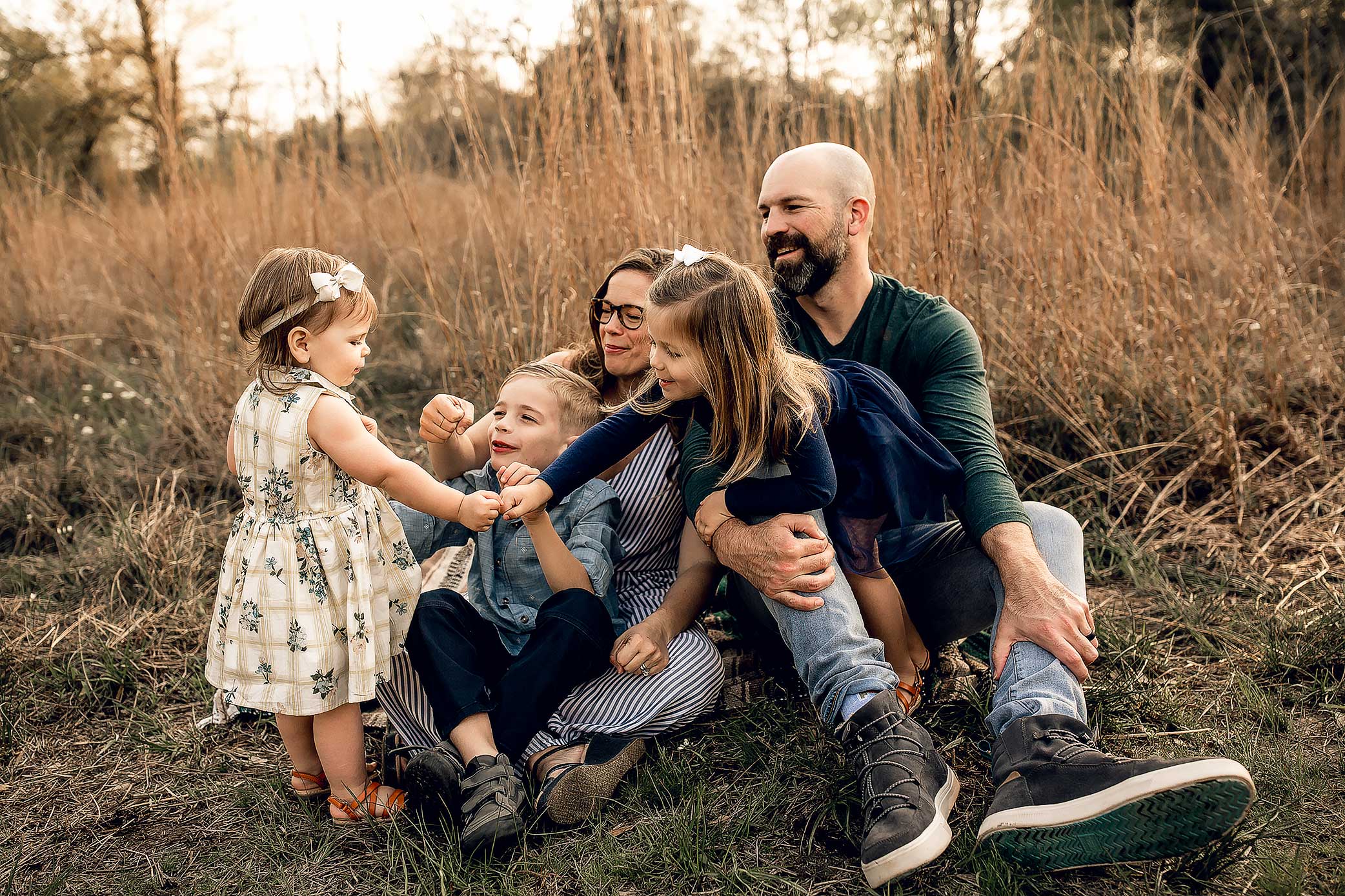 shelby-schiller-photography-lifestyle-family-session-with-3-kids-spring-2019-green-blue-yellow-college-station-37.jpg