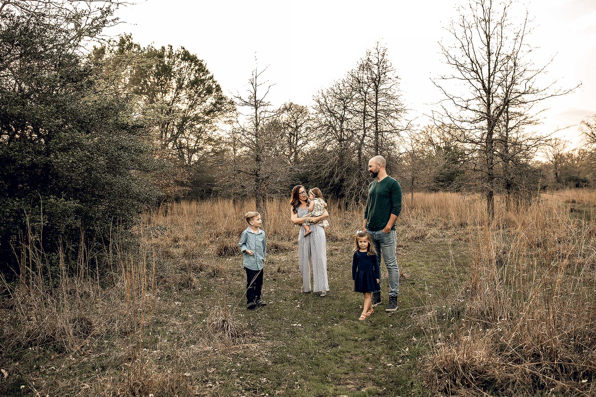shelby-schiller-photography-lifestyle-family-session-with-3-kids-spring-2019-green-blue-yellow-college-station-47.jpg