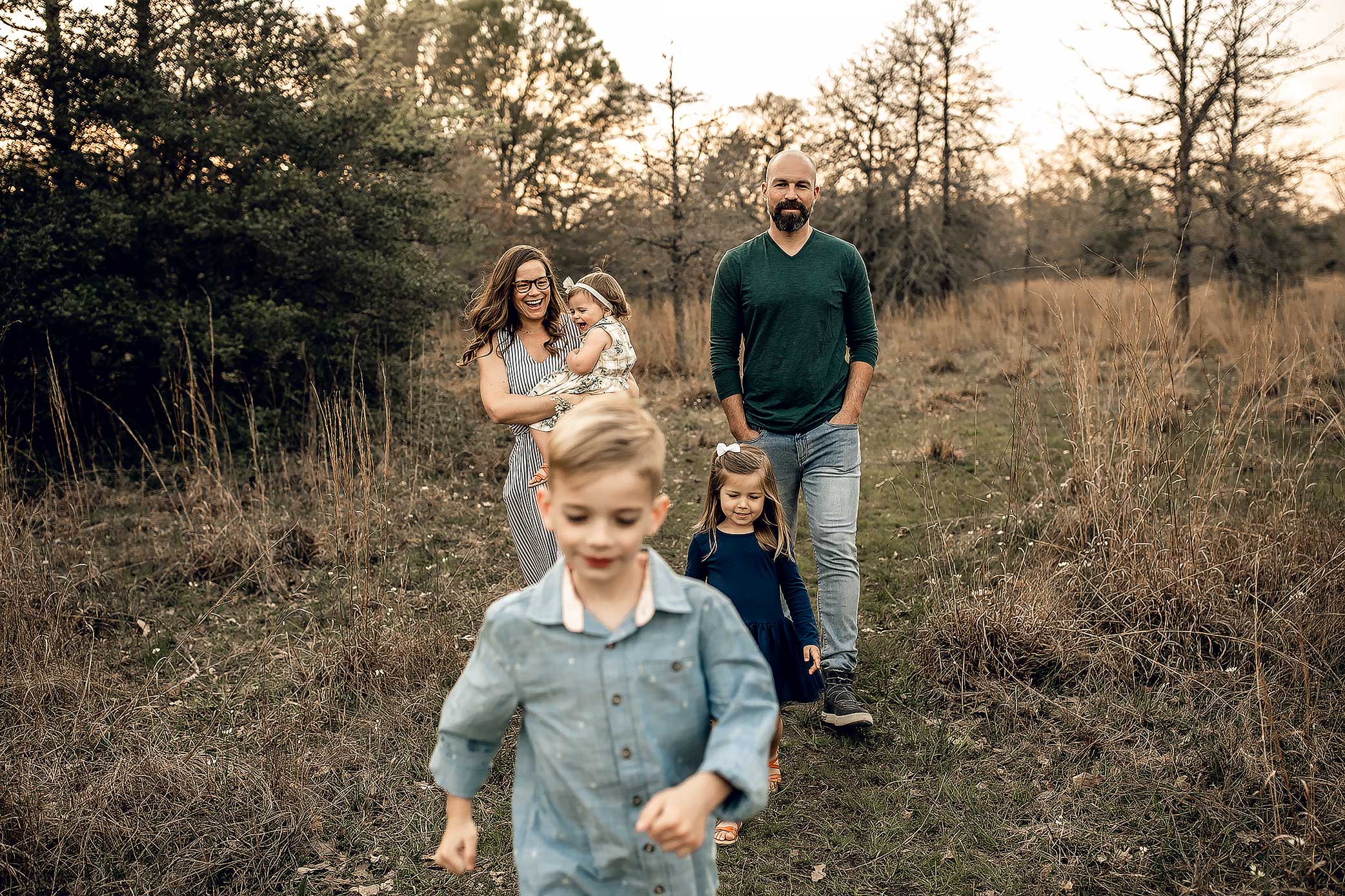 shelby-schiller-photography-lifestyle-family-session-with-3-kids-spring-2019-green-blue-yellow-college-station-48.jpg