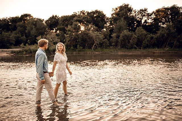 Walking into Monday like... I think I would rather be back in this gorgeous location instead of behind my desk today, haha. How about you?? Where are you wishing you were today?
.
.
.
.
#collegestationphotographer #collegestationfamilyphotographer #c