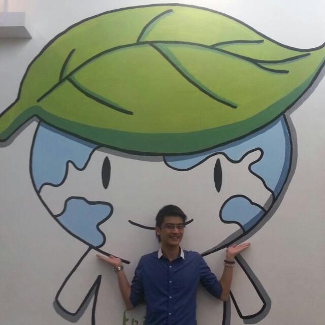 Lee Han Kit. 26 YO. 9 years experience. Full time tutor. 1) Very good. The way he teaching very clear and easy to understand. 2) Mr Lee is great of his teaching.