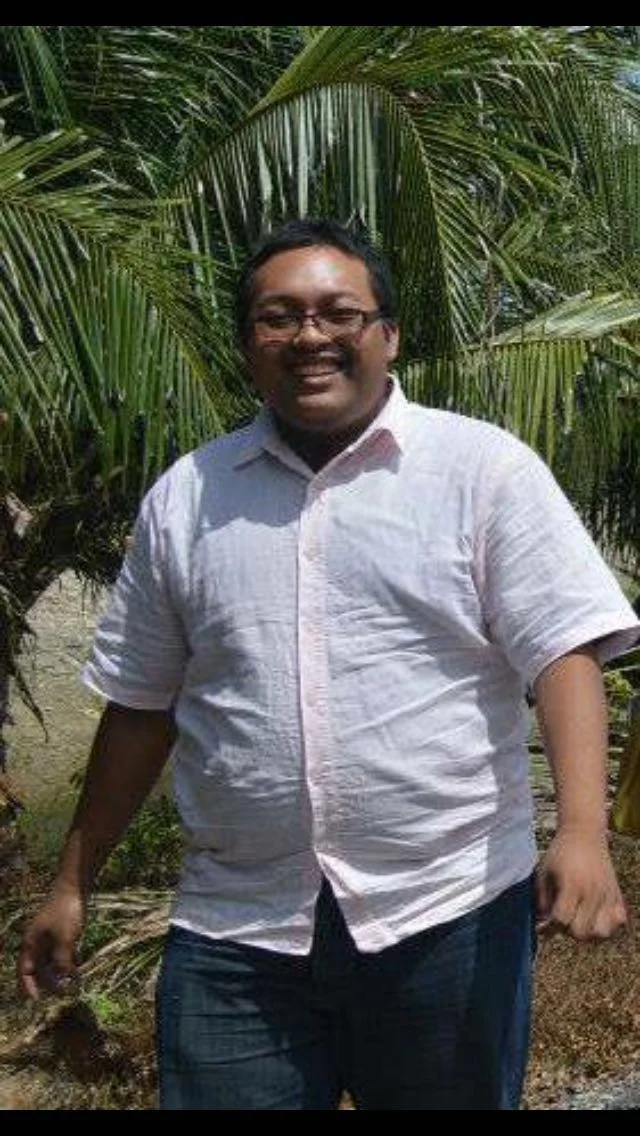 Mohamad Azrul Bin Mahdzir. 26 YO. Part time tutor / Master student 1) Cikgu kimia tu ok. Attitude pun ok. Nmpak laa btanggungjawab. Dtg pun on time. Dia ajar faham. 2) my son is happy with both tutors. Each have a different style, but he says both r interesting n engaging. They have good attitude n very polite. They follow up on my son's performance n spent d summer holidays going over d past year syllabus to prepare for this new school term. 3) Quality of teaching - 5 stars. Attitude - 5 stars. 4) Both teachers are really good at teaching and they make sure my son understands every topic. My son's results for his trials examination improved. Both teachers are very punctual. 5) Azrul is a very dedicated teacher. So far so good. No complaints. He has completed the syllabus. He teaches in a structure manner. He has a pleasant mannerism and good teaching style.