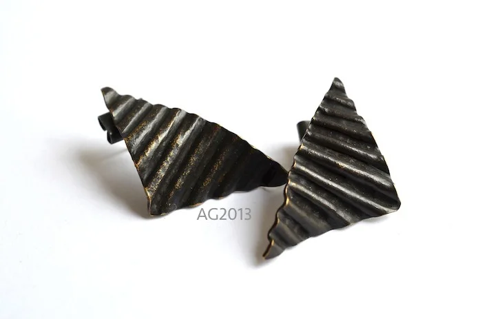 Corrugation earrings (2013) Brass, sterling silver. Exhibited in 33 Carat 2013 (Melbourne)