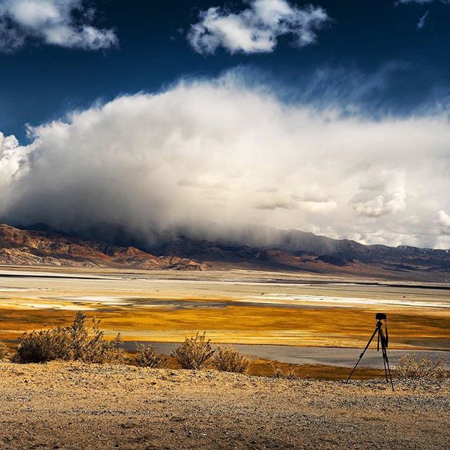 The lonely tripod doing its time lapse thing when this storm appeared across the valley. California... it doesnβt get any better. π΅β°π·
.
.
.
.
.
@visitcalifornia #pentax645z @ricohpentaxuk #timelapse #southerncalifornia #sierras #owenslake #phototag_it #special_shotz #usaπΊπΈ