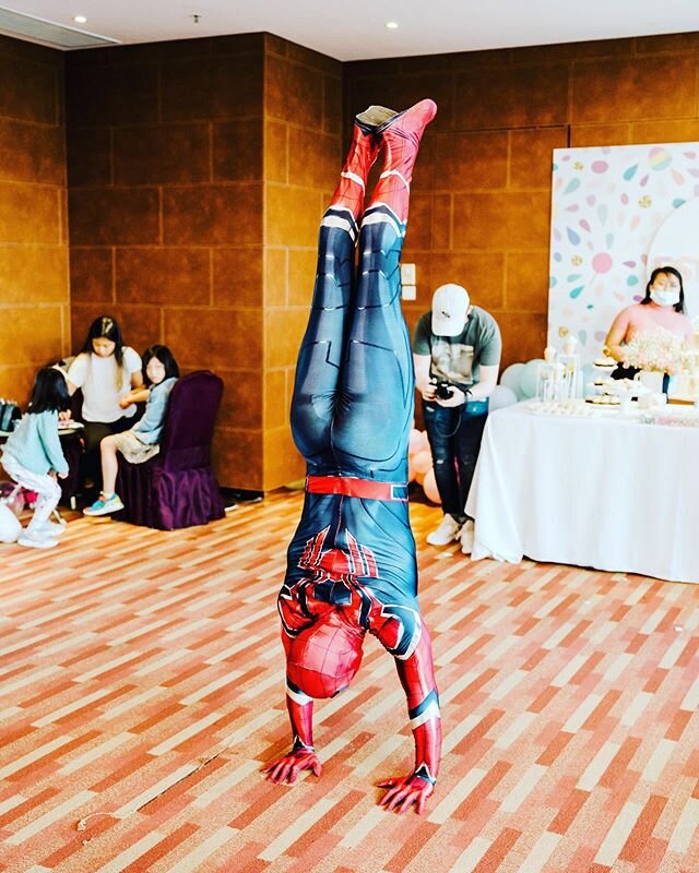 SUPERHERO TRAINING 🦸🏻&zwj;♂️🕷🙃🕸🎉
#upsidedown #spiderman #kidsparties #superheroesparty