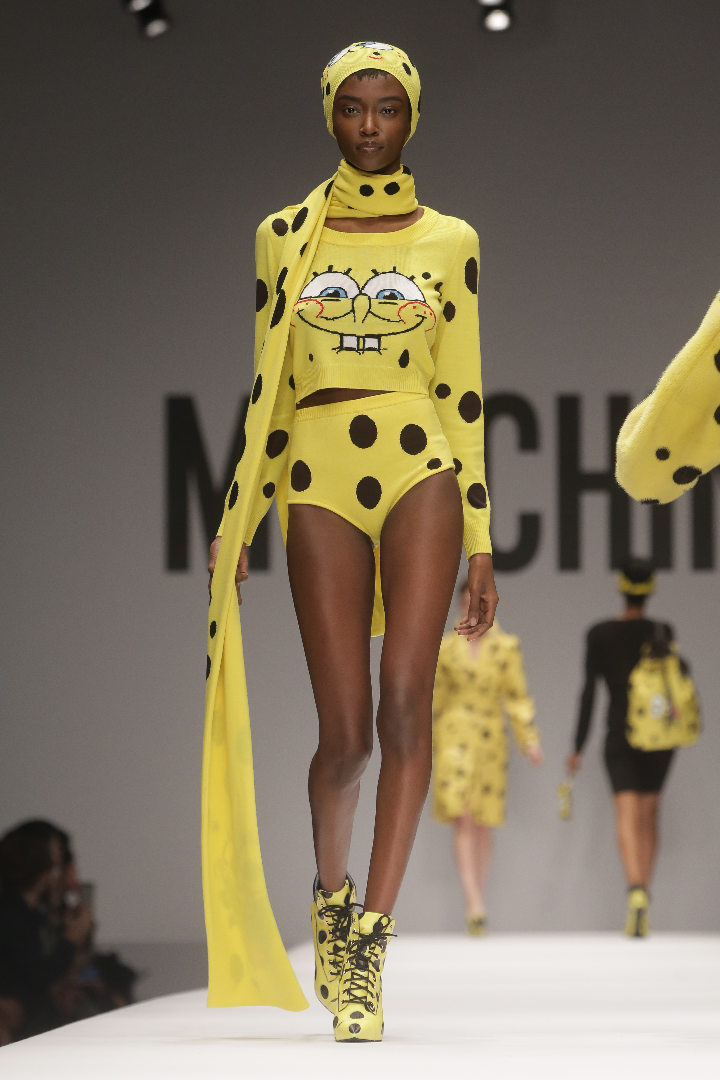 moschino-mcdonalds-5.jpg