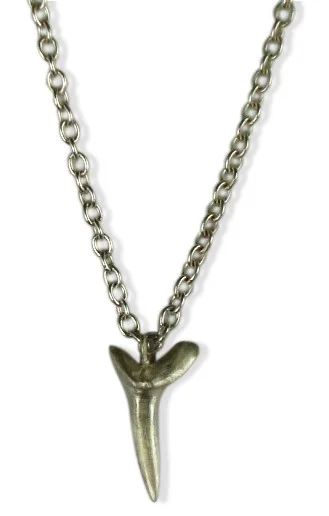 Aqua Fang Necklace Close Up.jpg