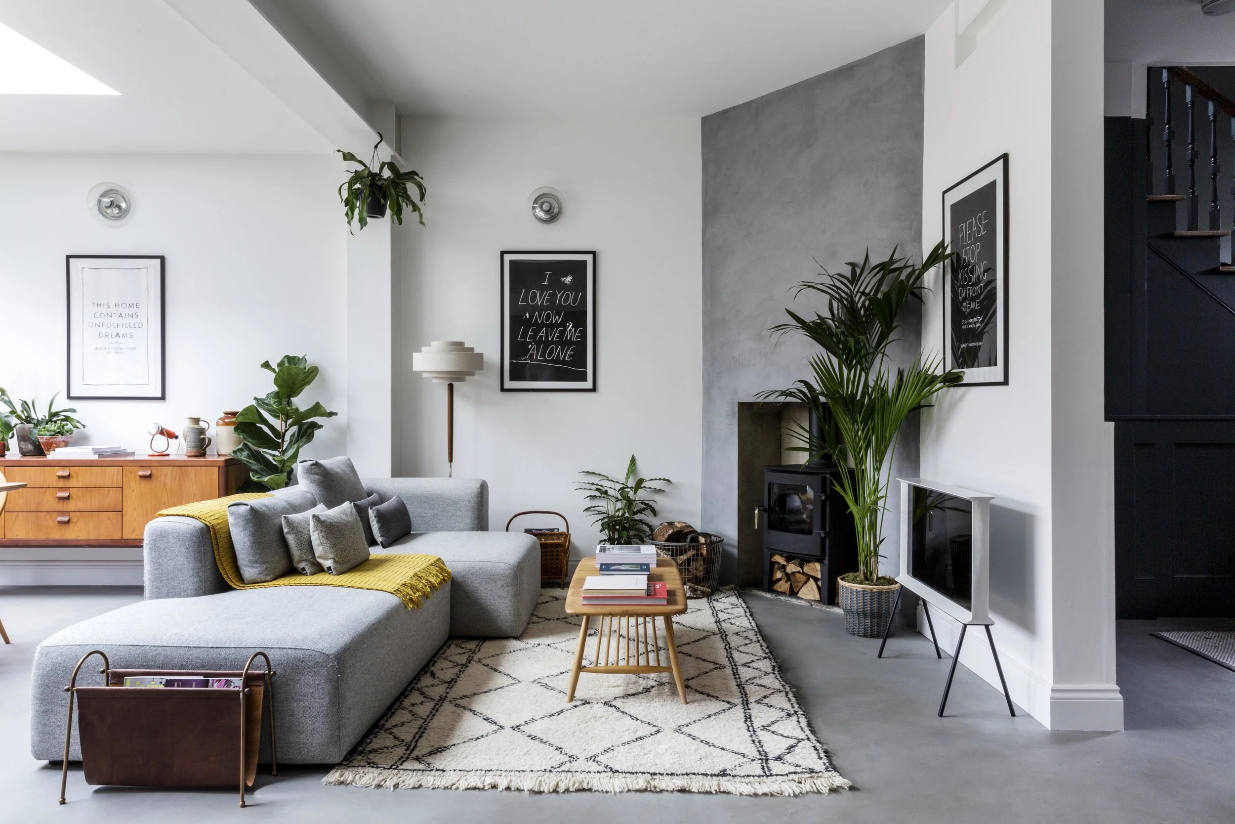 COTTAGE INTERIOR RECEPTION SPACE