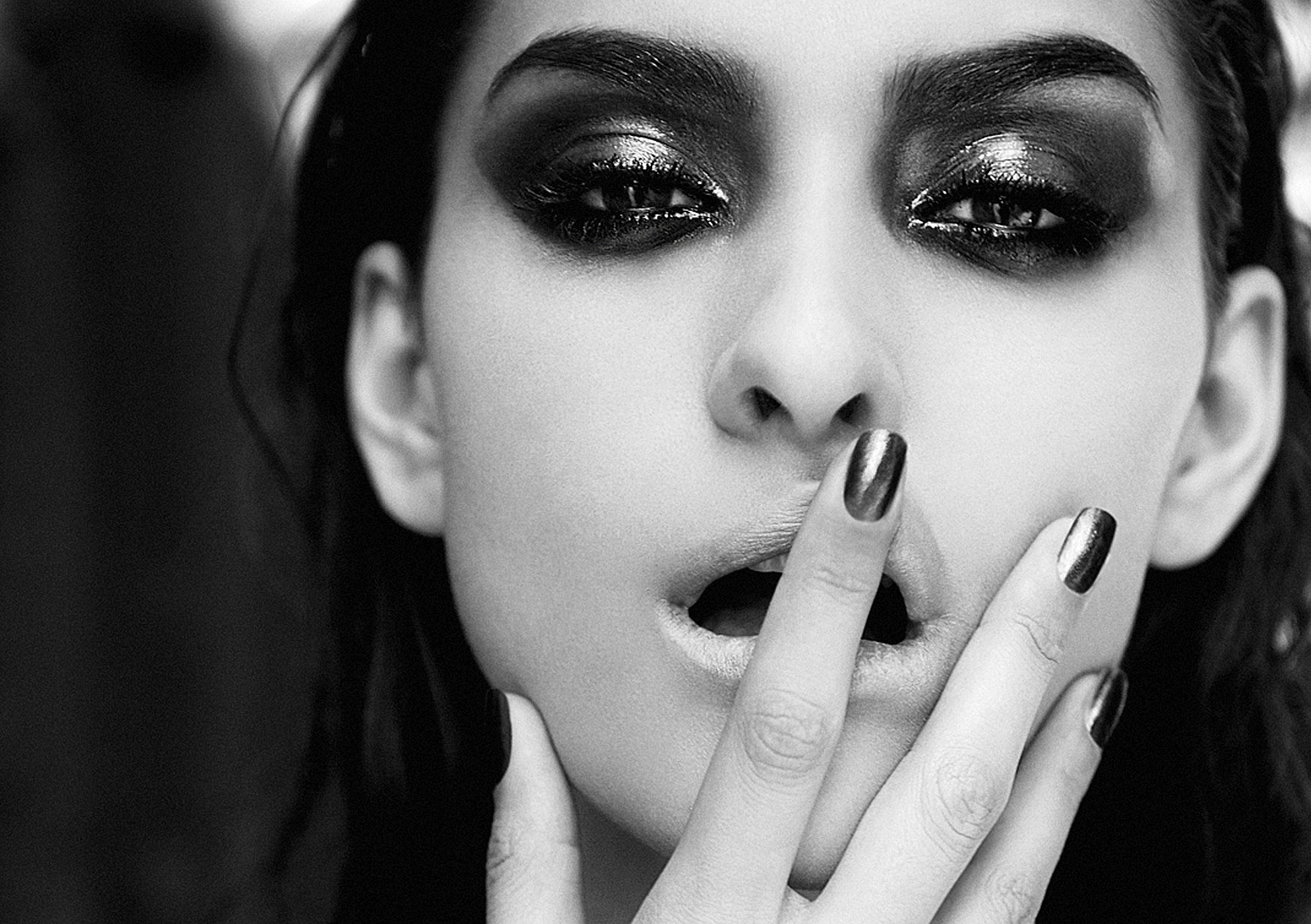 1-make-up-artist-wetlook-eyes-black-london-fashion.jpg