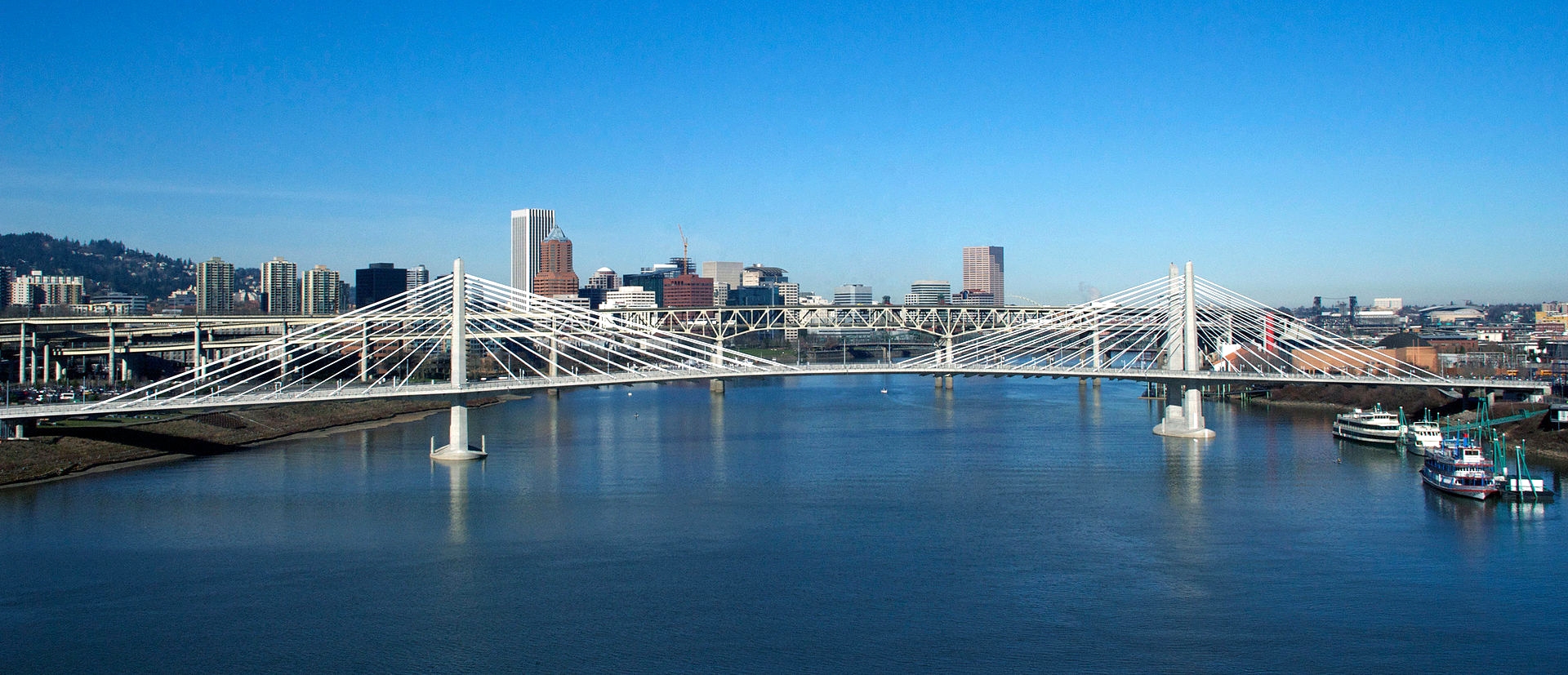 Tilikum_Crossing_Jan_2015.jpg