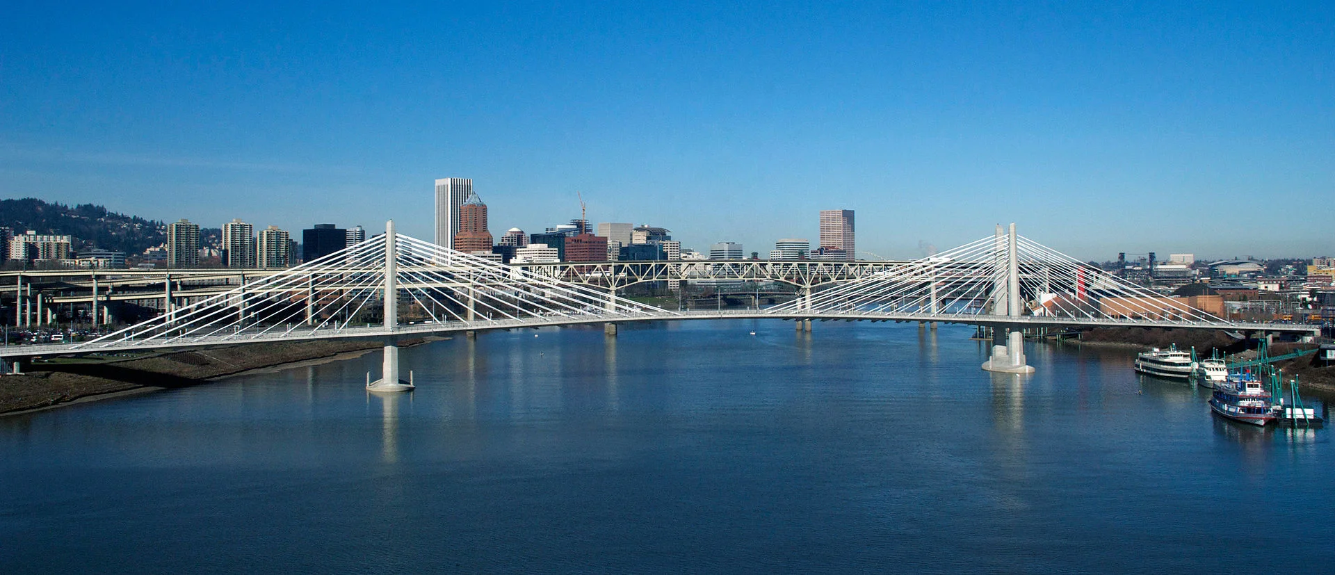 Tilikum_Crossing_Jan_2015.jpg