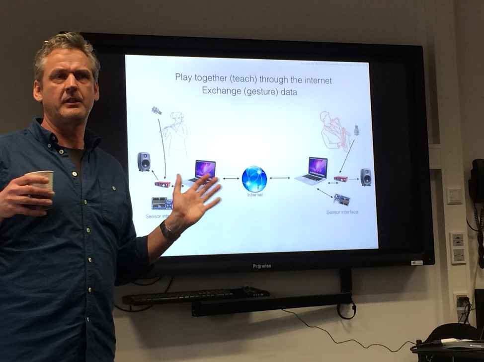 Lex van der Broek giving his technical presentation to students in Groningen in March 2018.