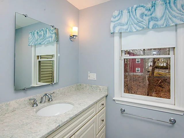 1bathroom2.jpg
