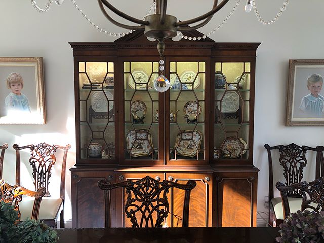 This antique china cabinet, passed down from the client’s grandmother, provided our designer with inspiration for the mullions in the kitchen. #customcabinetry
#whatinspiresyou #family #kitchendesign #forestmillwork #chinacabinet #mullions