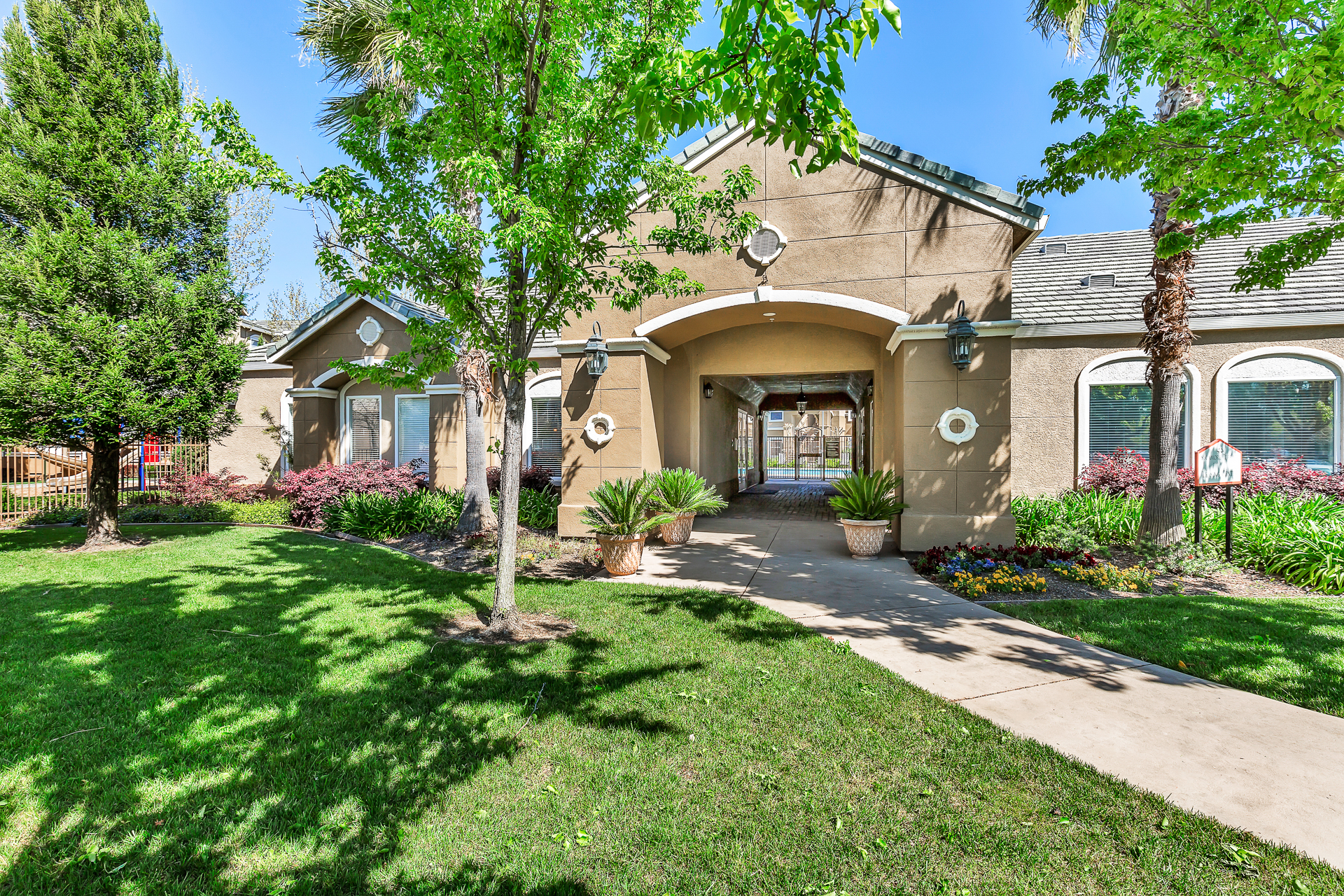 34-Sycamore-Terrace-Apartments-Photo-by-Brad-Ahlm-FairMarketPhoto-FullRes.jpg