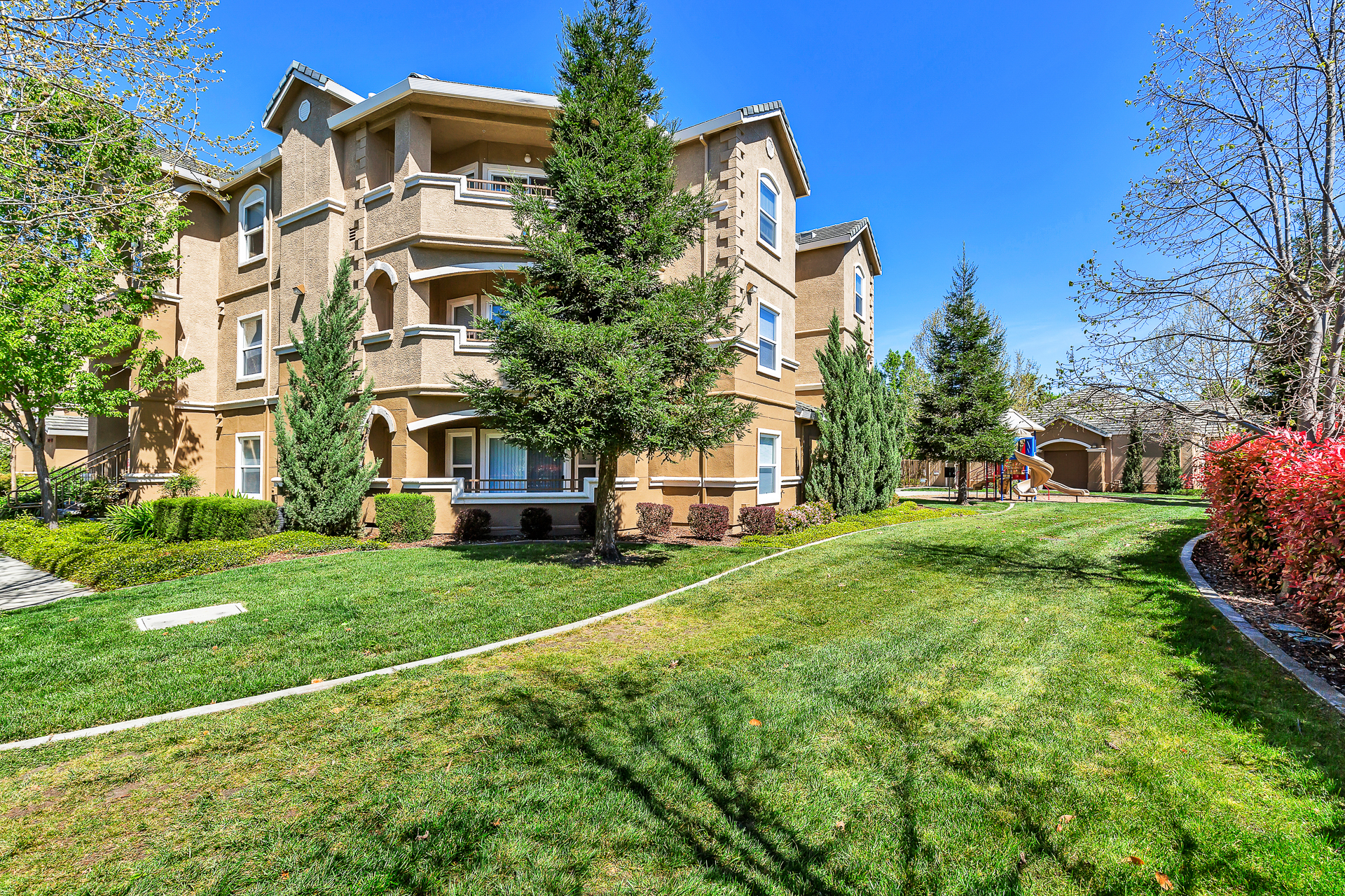 40-Sycamore-Terrace-Apartments-Photo-by-Brad-Ahlm-FairMarketPhoto-FullRes.jpg