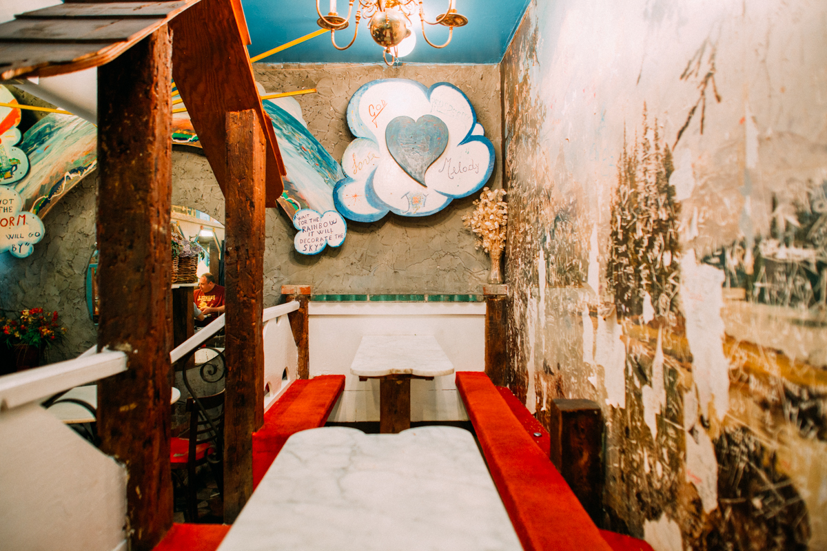 pugsley-pizza-interior-booths.jpg