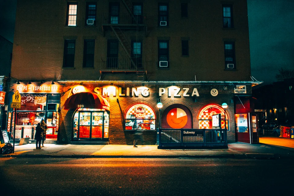 Smiling-Pizza-exterior.jpg