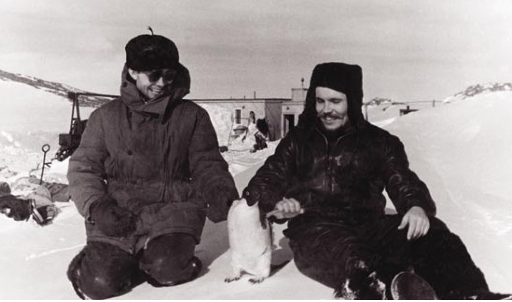 Dr. Rogozov (right) at Novolazarevskaya