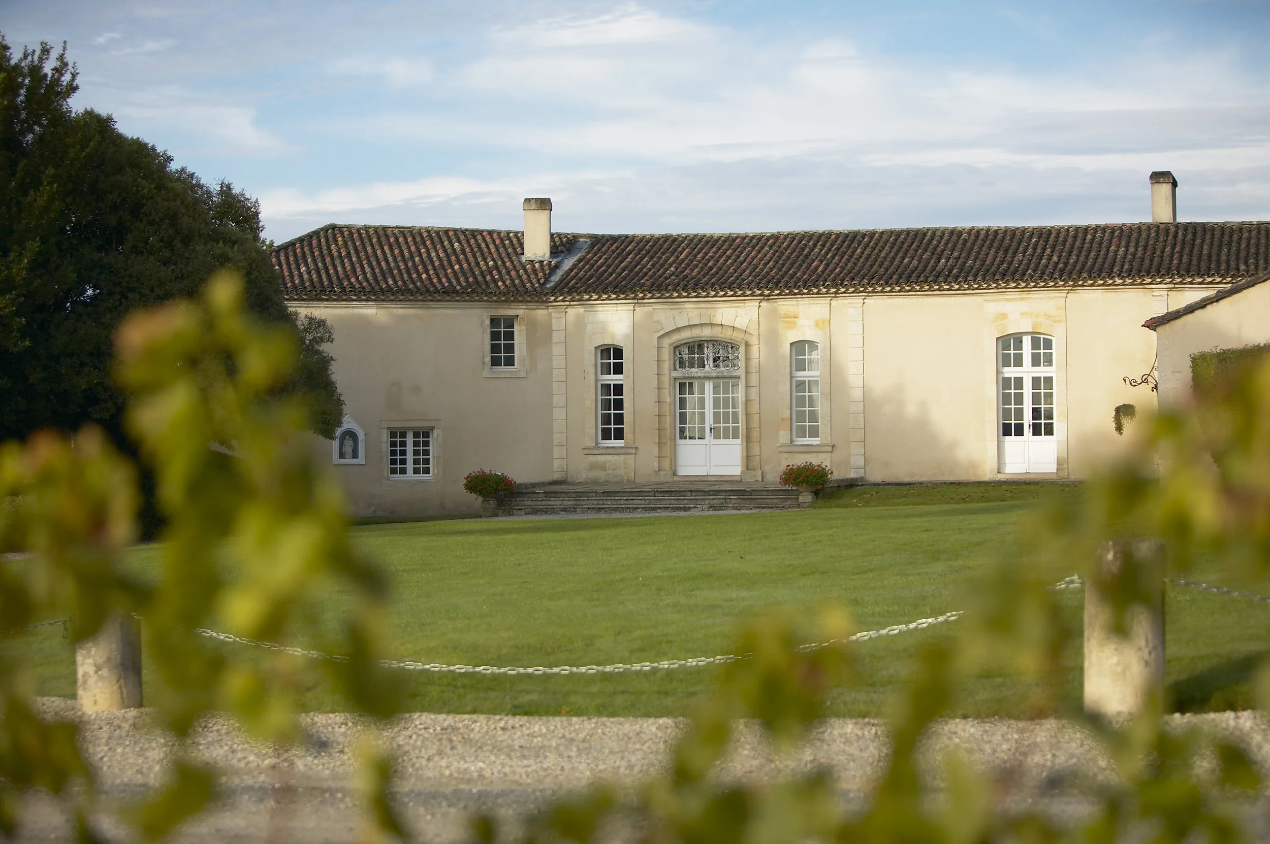 CHATEAU-LA-GARDE-PHOTO-VUE-CHATEAU-EXTERIEUR.jpg