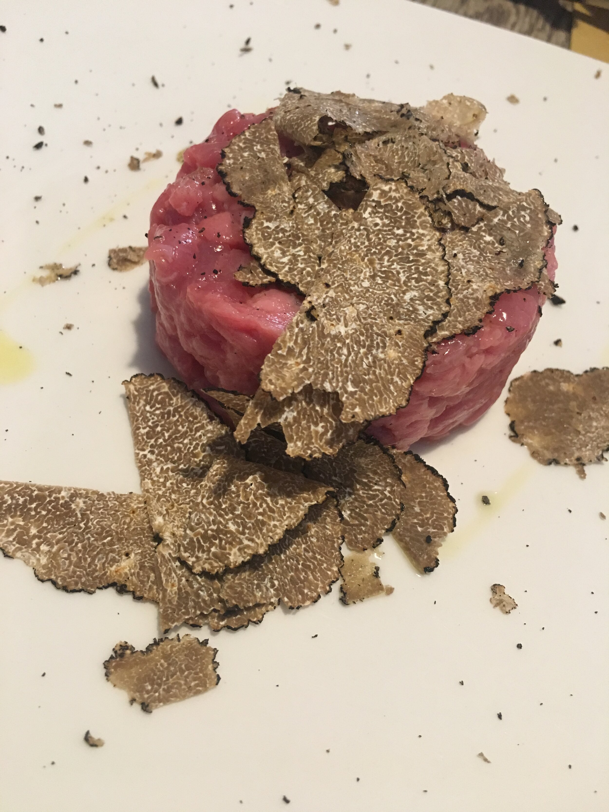 Veal tartare, black truffles - Piedmont