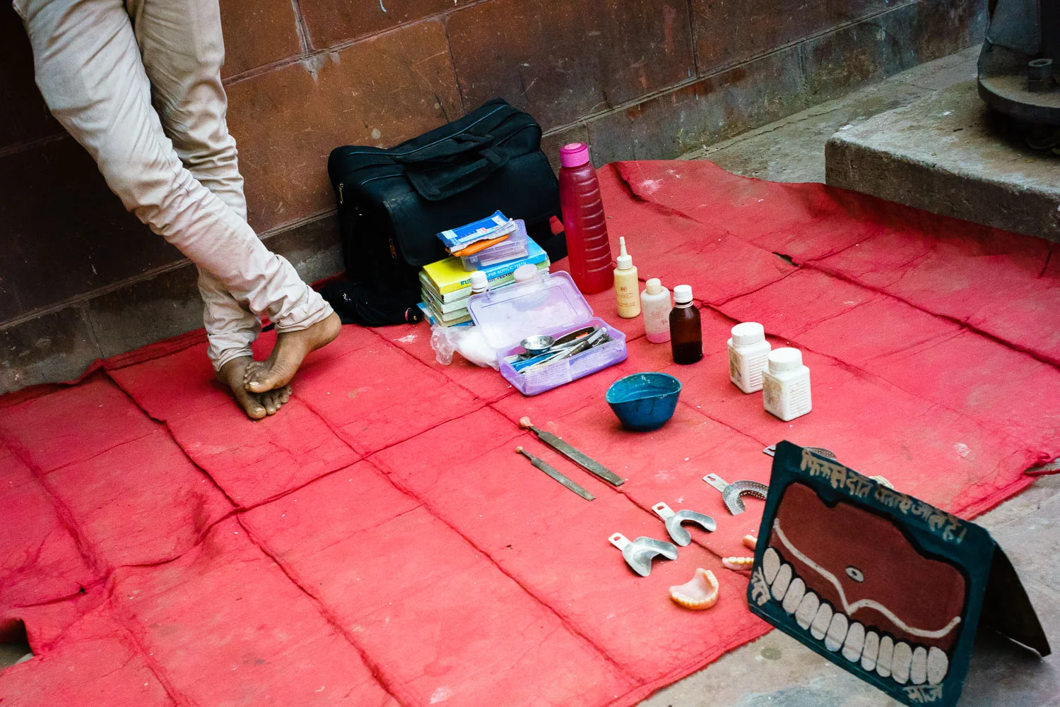Street Dentist in New Delhi