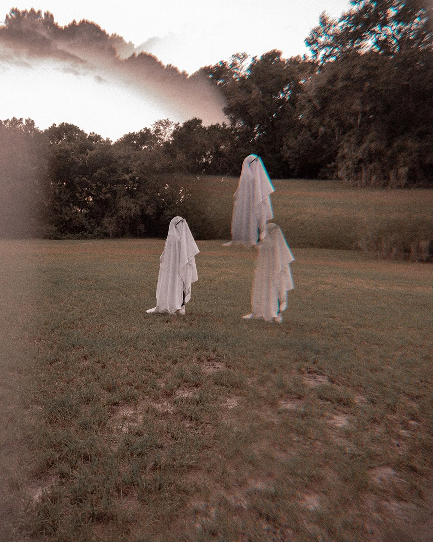 Happy Halloween my ghosties 👻
.
.
.
#happyhalloween #halloweenphotoshoot #ghost #orlandophotographer #ghostphotoshoot
