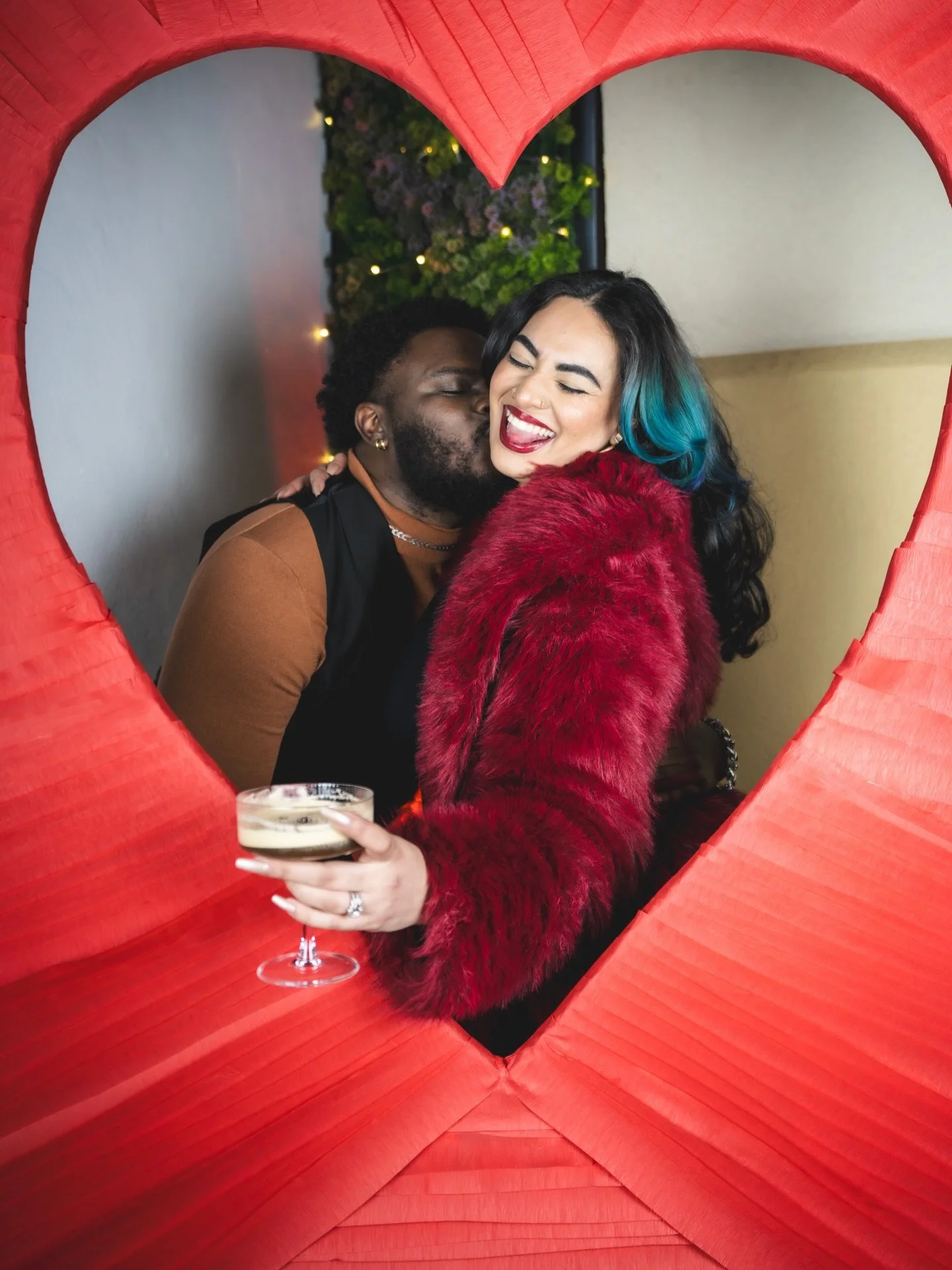 Happy Valentine&rsquo;s Day 🖤 

If your loved one won&rsquo;t post you&hellip;DM me 👀 because I got you boo 😉
.
.
.
#orlandophotographer #valentinesday #galentinesday #downtownorlando #iloveorlandocaf&eacute;