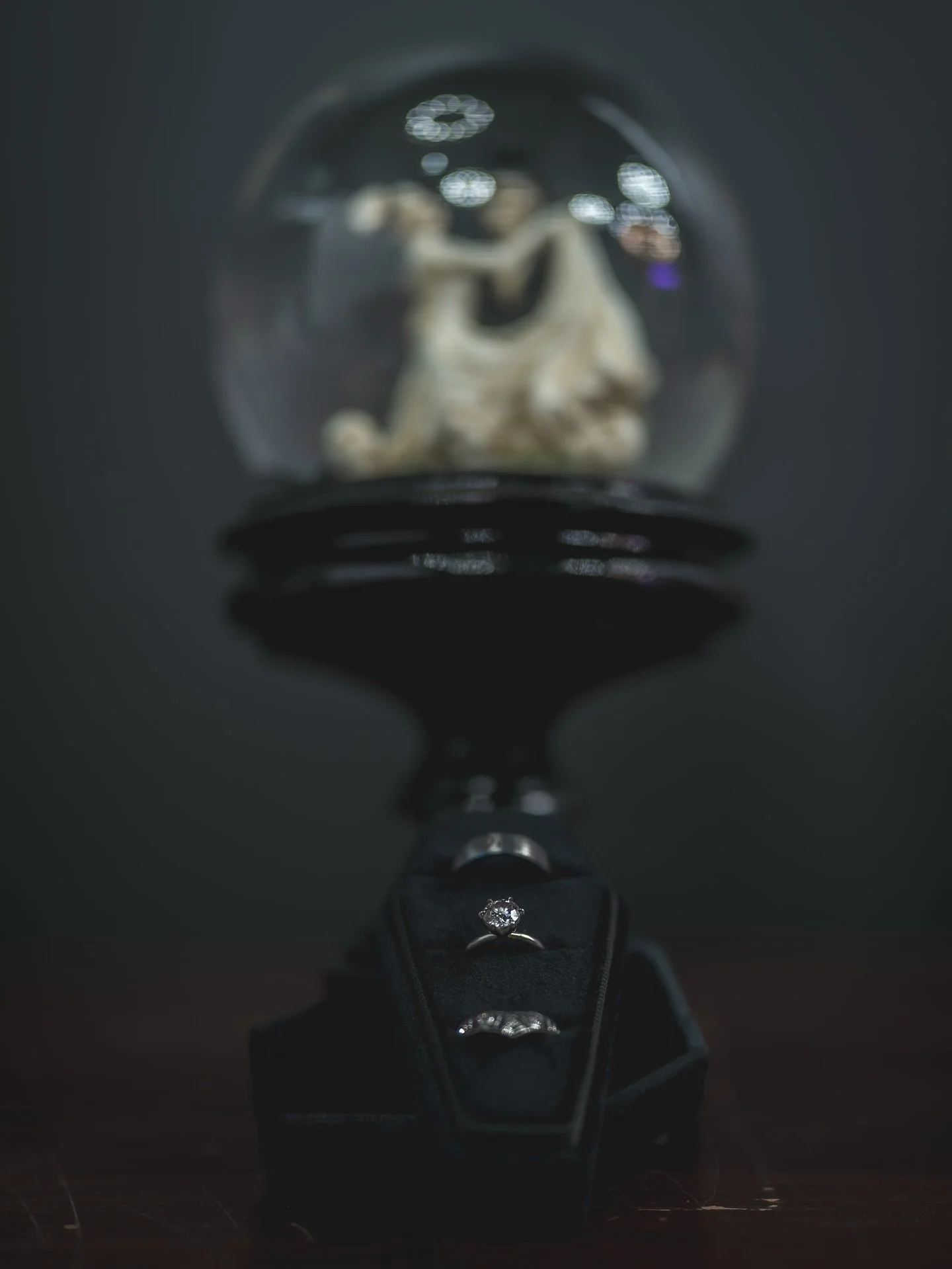 Not your grandma&rsquo;s wedding set 💍
.
.
.
#tildeathorlando #orlandoelopementphotographer #chapel #orlandoelopement #tildeathchapel