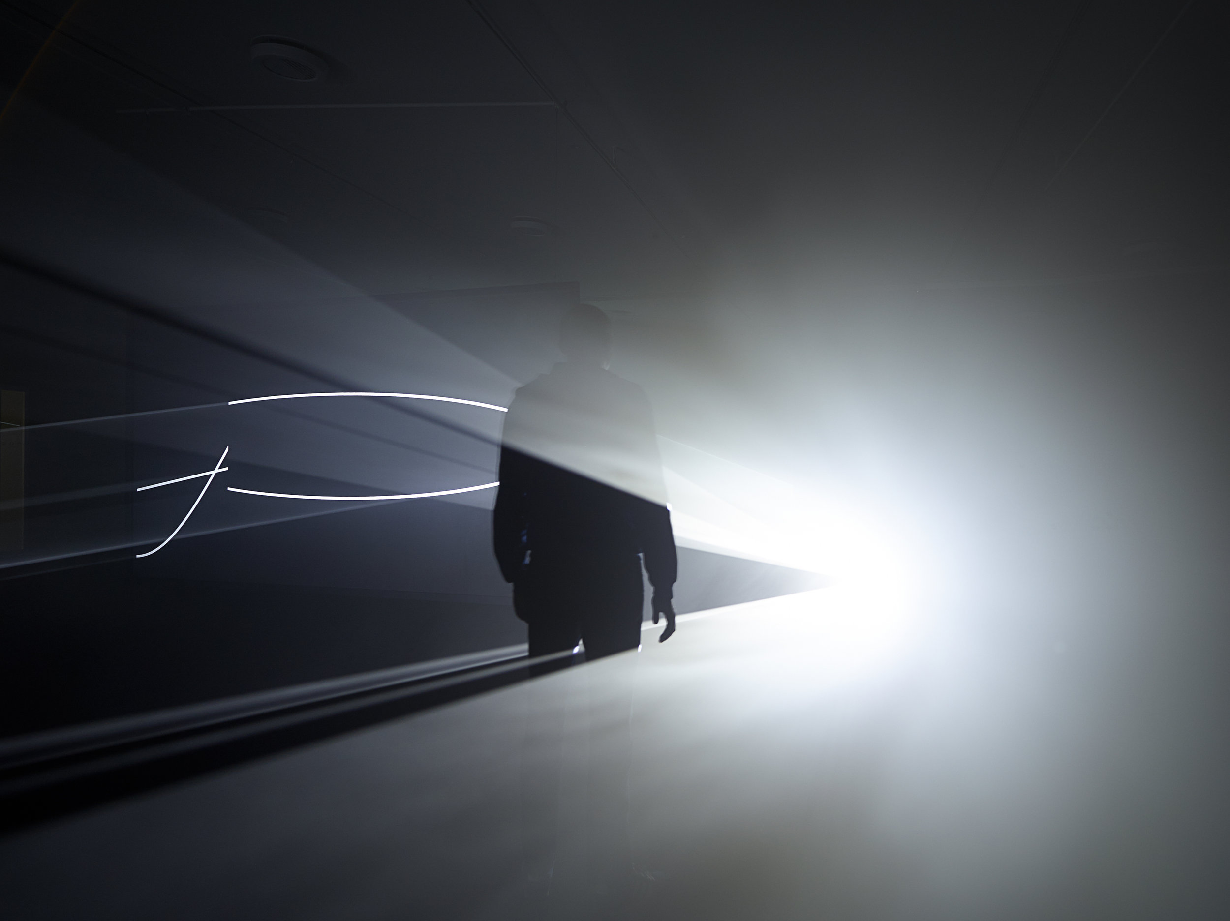  Anthony McCall. "Face to Face II" (2013). Installation view, Eye Film Museum, Amsterdam, 2014. Photograph by Hans Wilschut. 