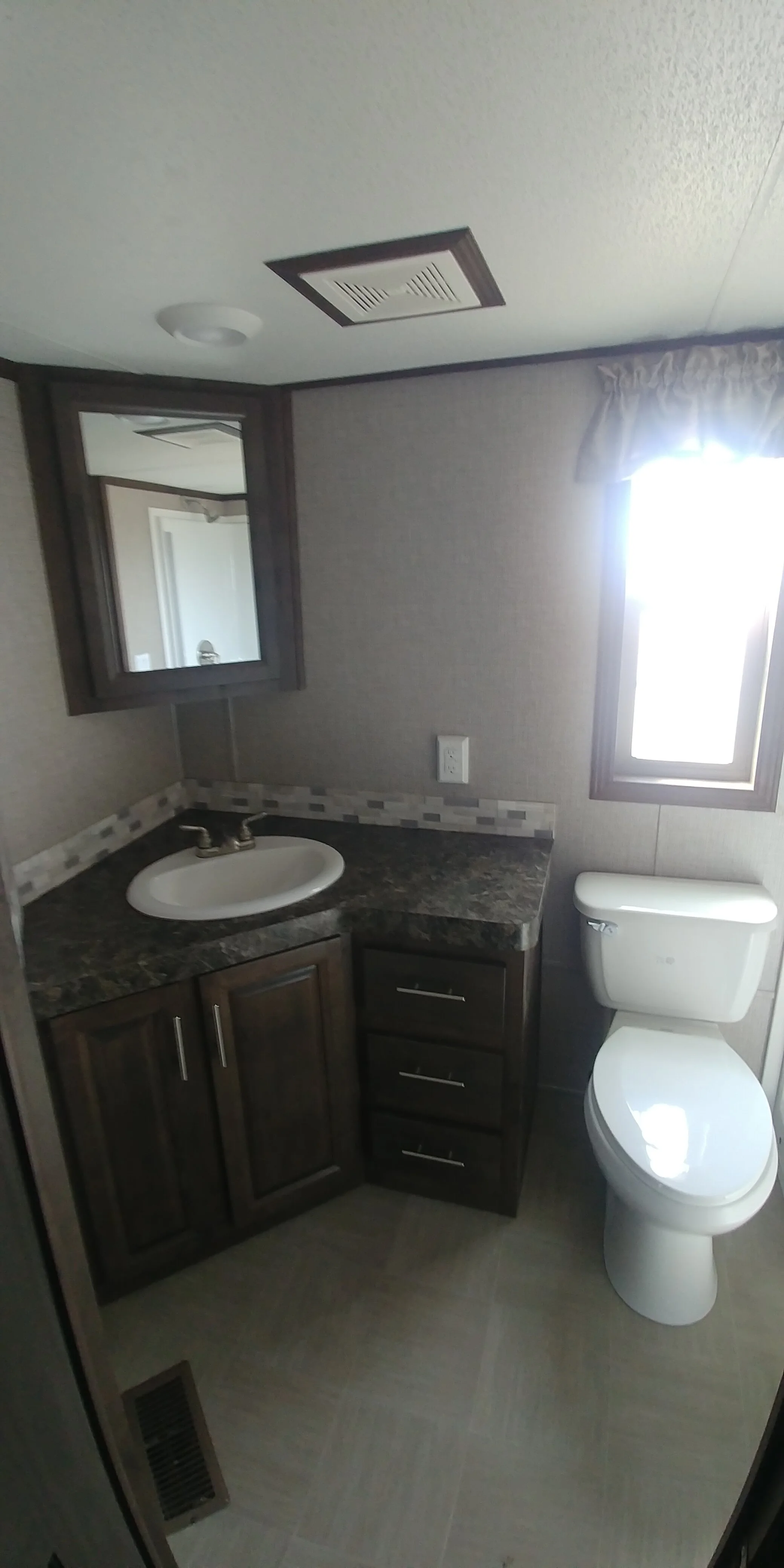 2022 QRT39ASL — Siren Camper Company