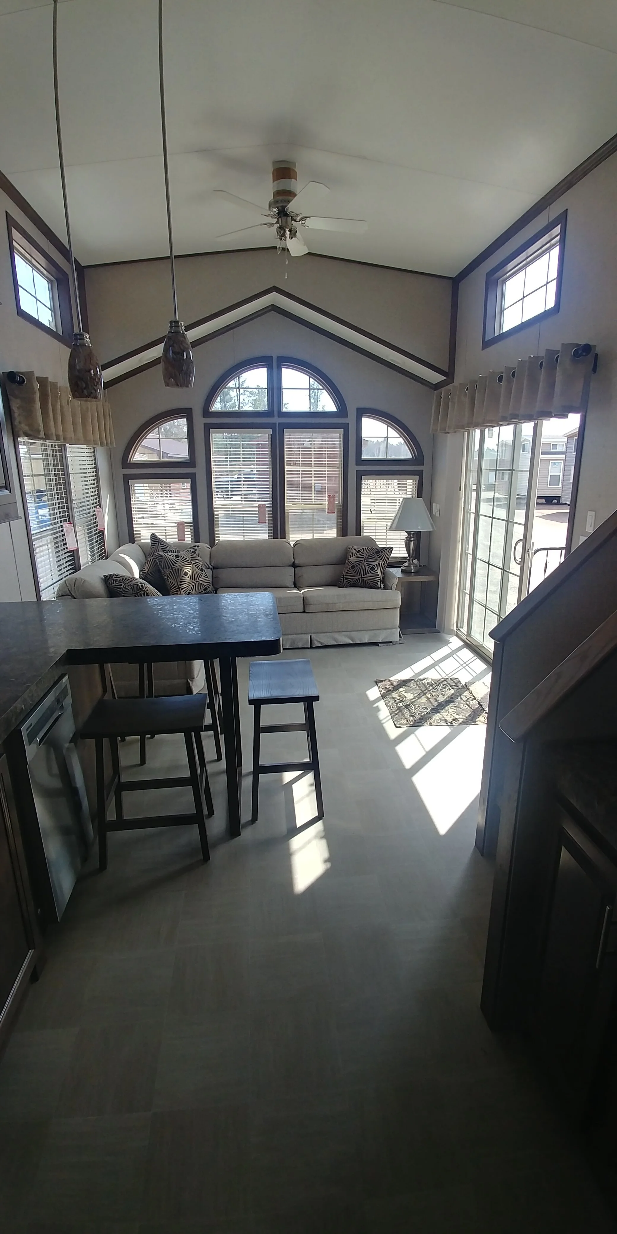 2022 QRT39ASL — Siren Camper Company