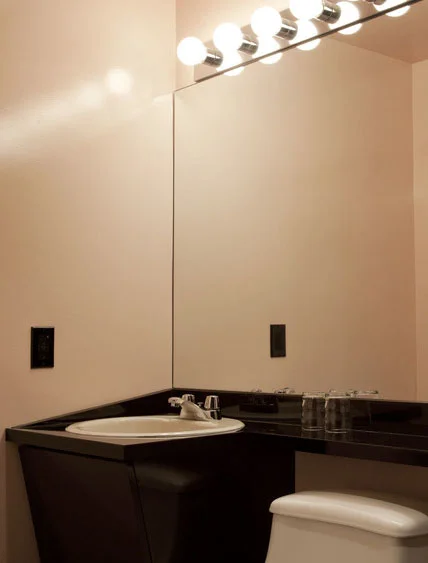 10Bathroom.jpg