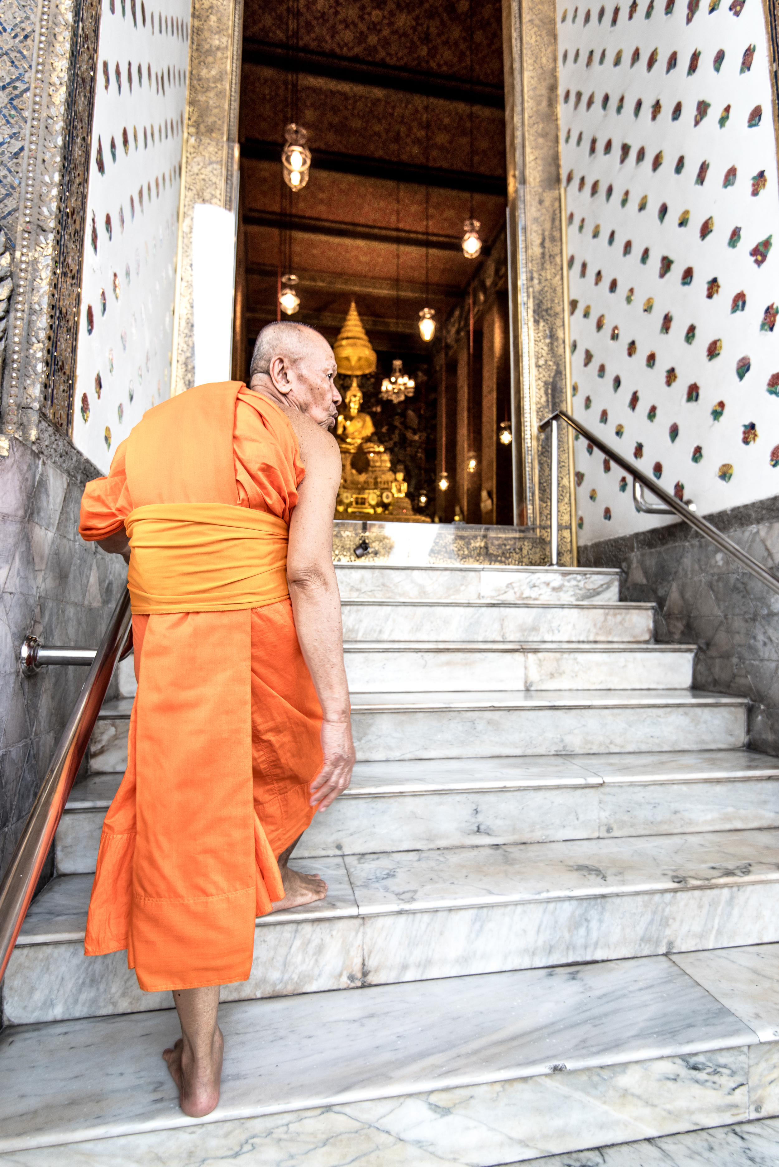 Monk at Wat Po.jpg