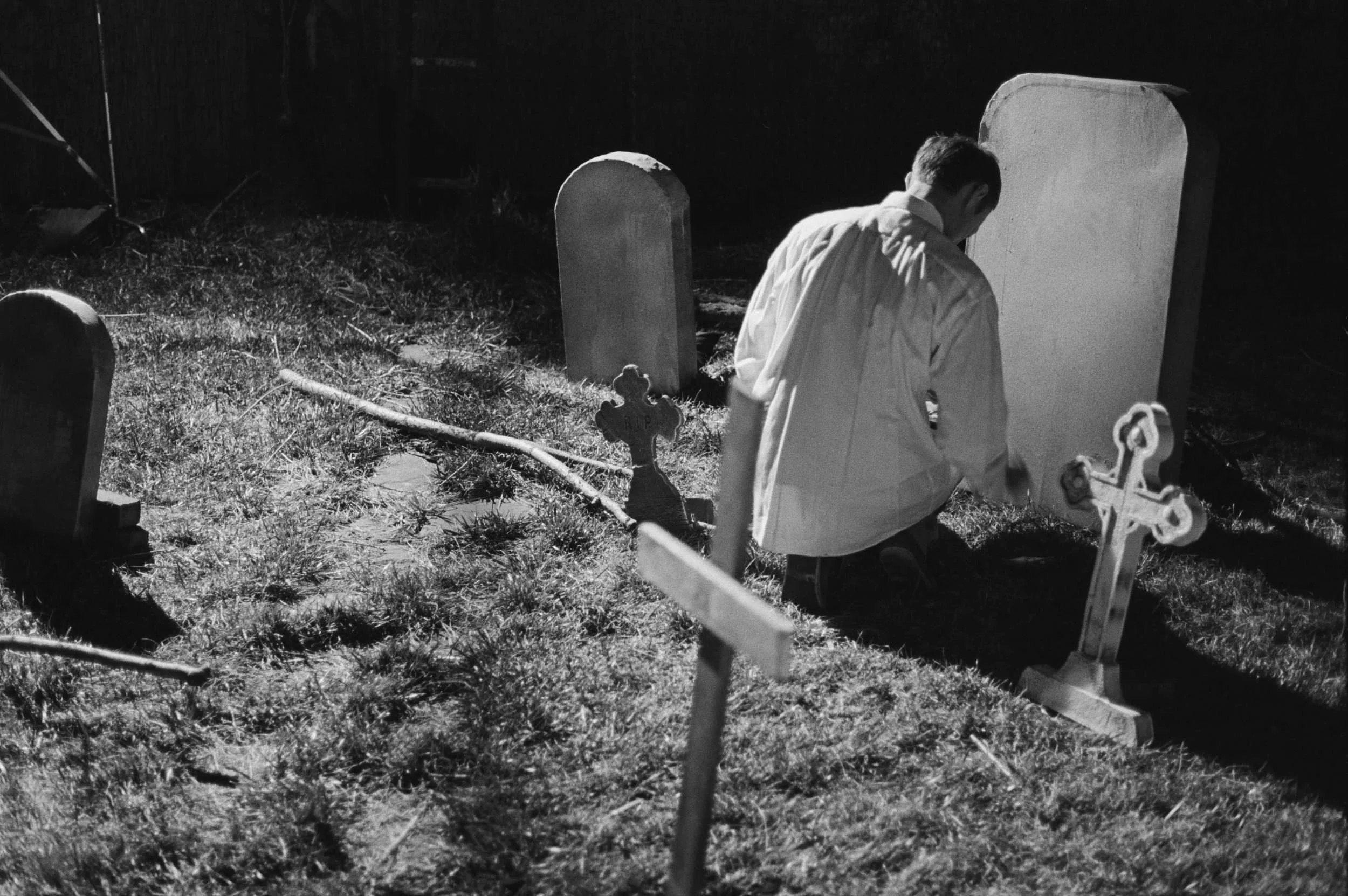 Building the Graveyard Set
