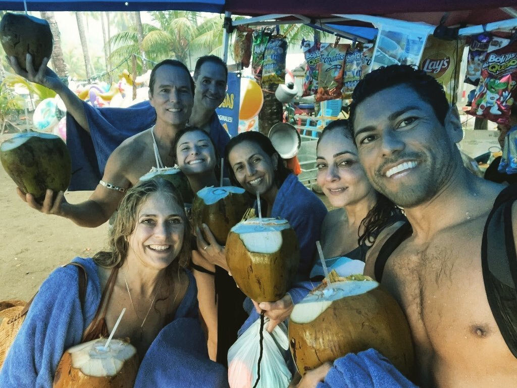 Throwin' it back to this epic day on my favorite beach in Costa Rica with my Coco-Crew! 🌴🥥
⠀⠀⠀⠀⠀⠀⠀⠀⠀
Dream life, Baby! 😎
⠀⠀⠀⠀⠀⠀⠀⠀⠀
#TBT #throwbackthursday #costaricaretreat #costaricayoga #coconutwater #coolcrew #stayhydrated #travelingyogis #yoga