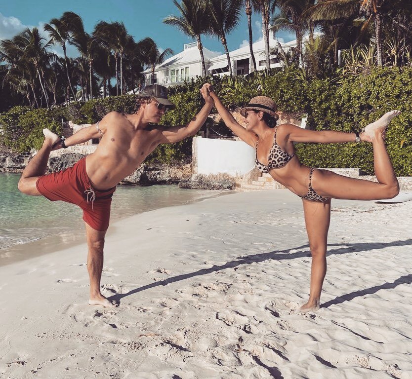 We're over here dancin' in the Bahamas! 🕺💃🏻💦
⠀⠀⠀⠀⠀⠀⠀⠀⠀
Wanna dance with us? We'll meet you on the mat... 🙏
⠀⠀⠀⠀⠀⠀⠀⠀⠀
#bahamas #islandlife #yoga #yogaeverydamnday #travelingyogis #dancerspose #inspired