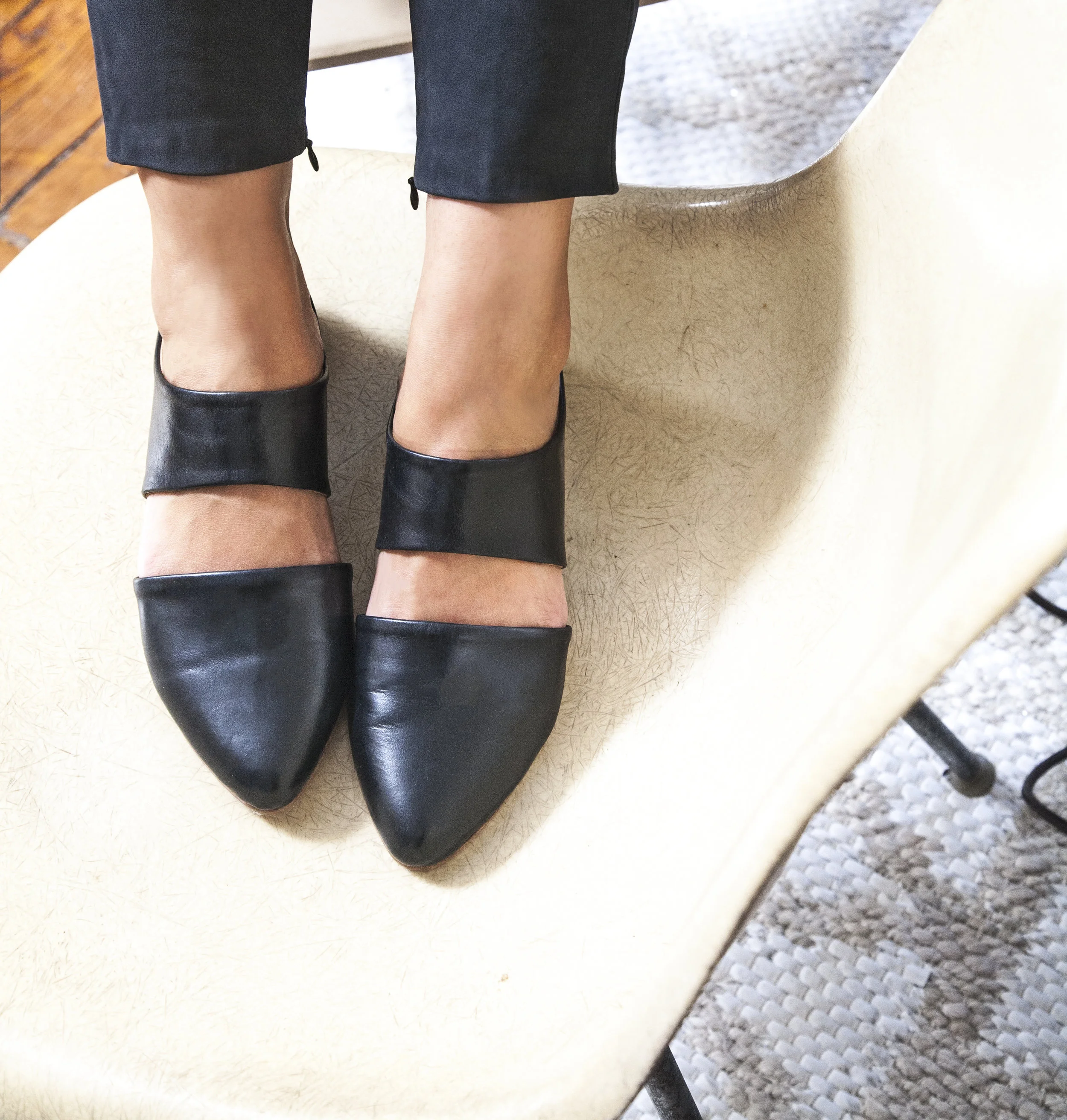 mule in black model_top.jpg