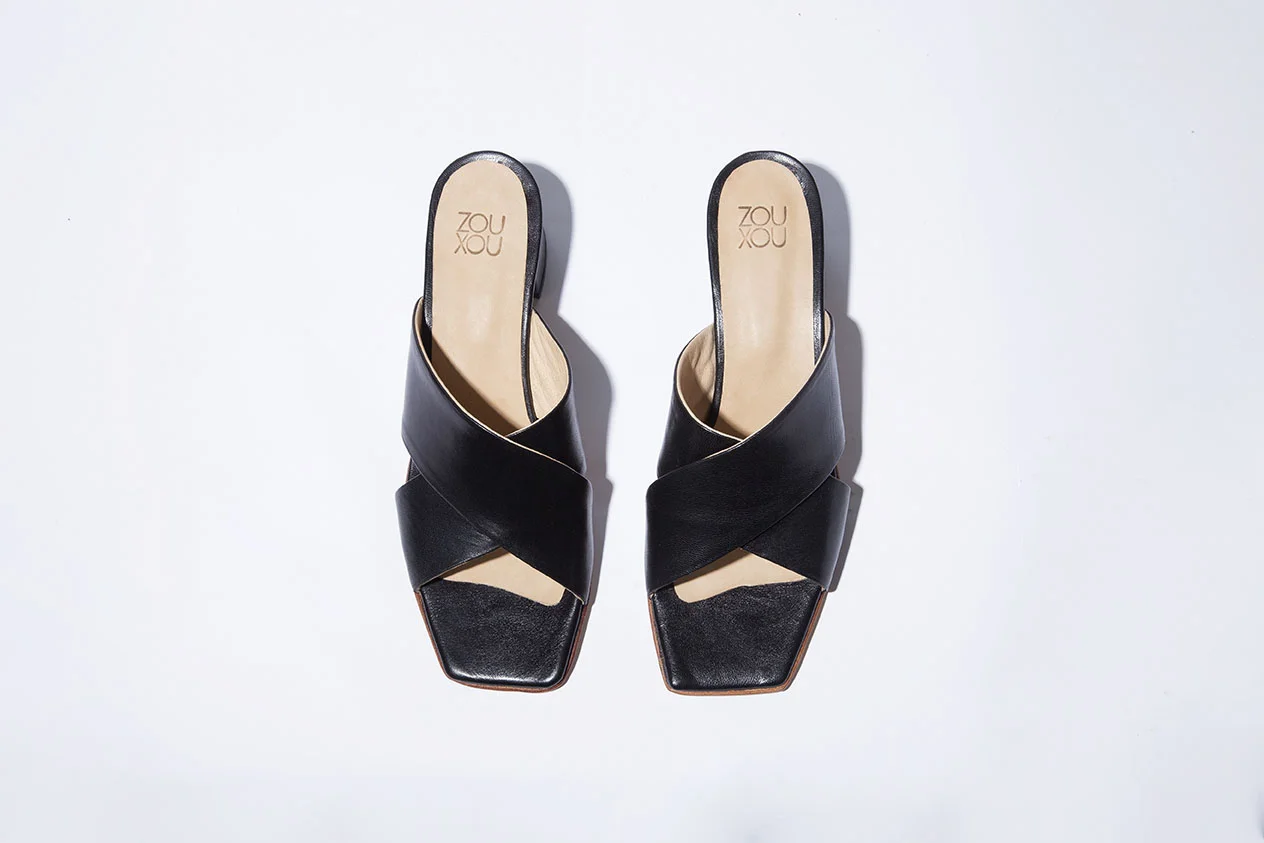 Denu Slide in Black